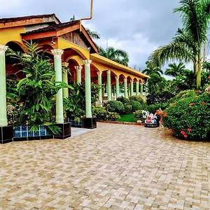 chateau-margarita.hotelsnegriljamaica.com/